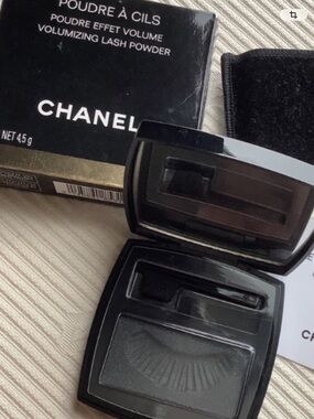 CHANEL Volumizing Lash Powder — Shimmery Black